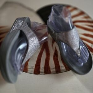 Fitflop Lulu Superglitz Silver And Gray Glitter Fitness Sandal Size 7